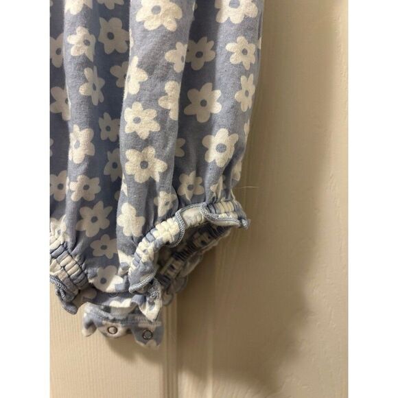 Old navy blue and white Floral 12-18 month Romper - Picture 2 of 4